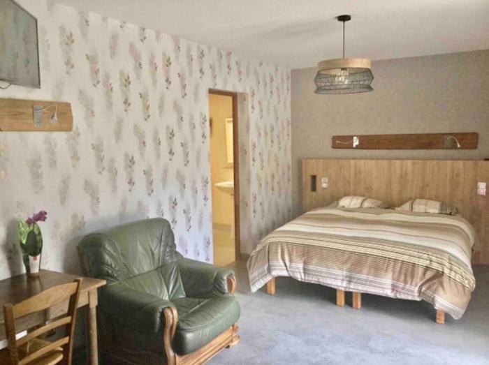 La Ferme De Montard Bed & Breakfast Montmorot Room photo